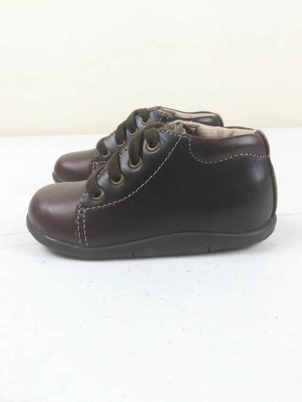 Stride Rite SRT Elliot Walker Trainer Shoes Size 6.5 Brown Leather Lace Up